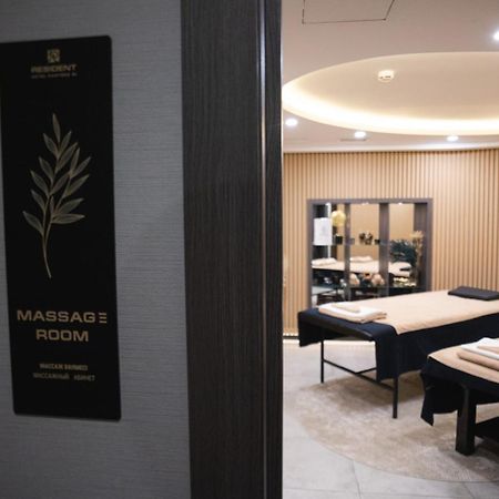 Resident Hotel Kazybek Bi アルマトイ エクステリア 写真