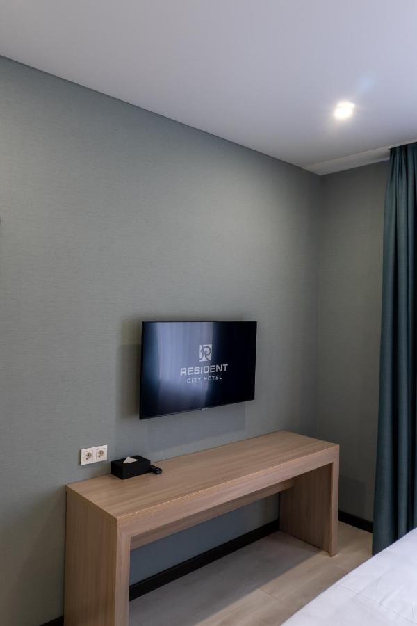 Resident Hotel Kazybek Bi アルマトイ エクステリア 写真