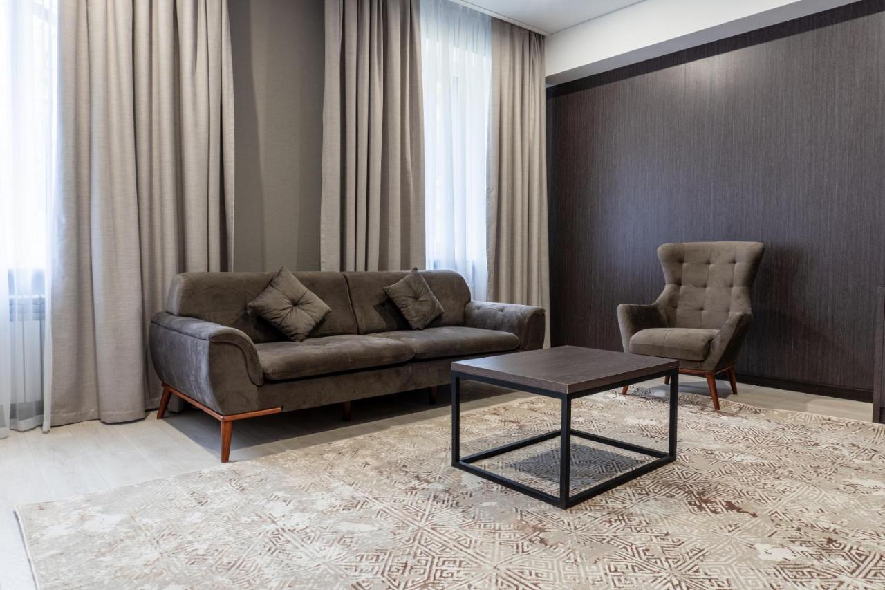 Resident Hotel Kazybek Bi アルマトイ エクステリア 写真
