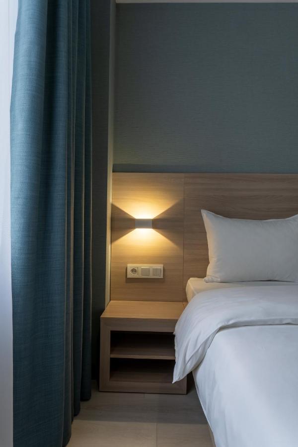 Resident Hotel Kazybek Bi アルマトイ エクステリア 写真