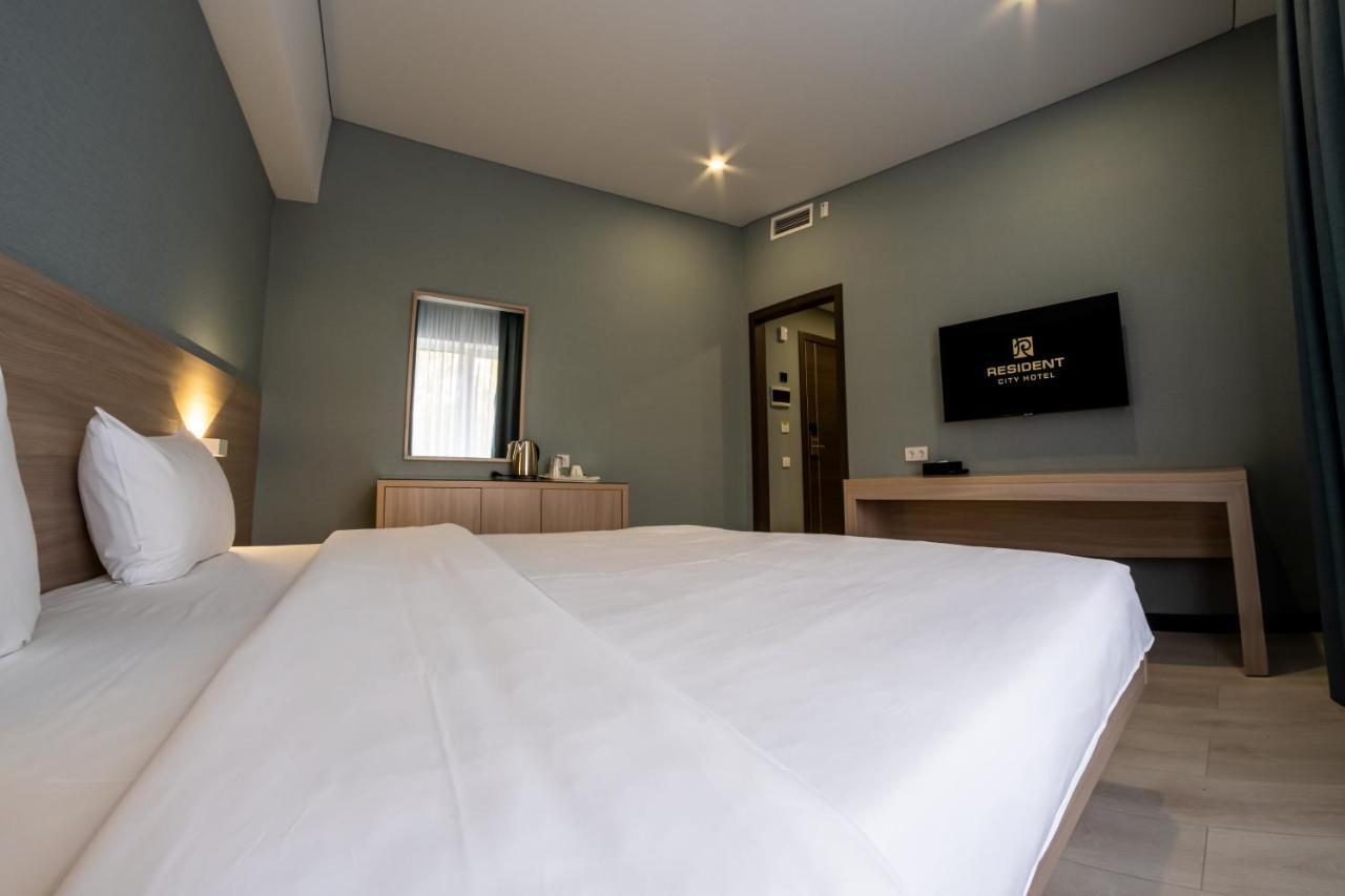Resident Hotel Kazybek Bi アルマトイ エクステリア 写真