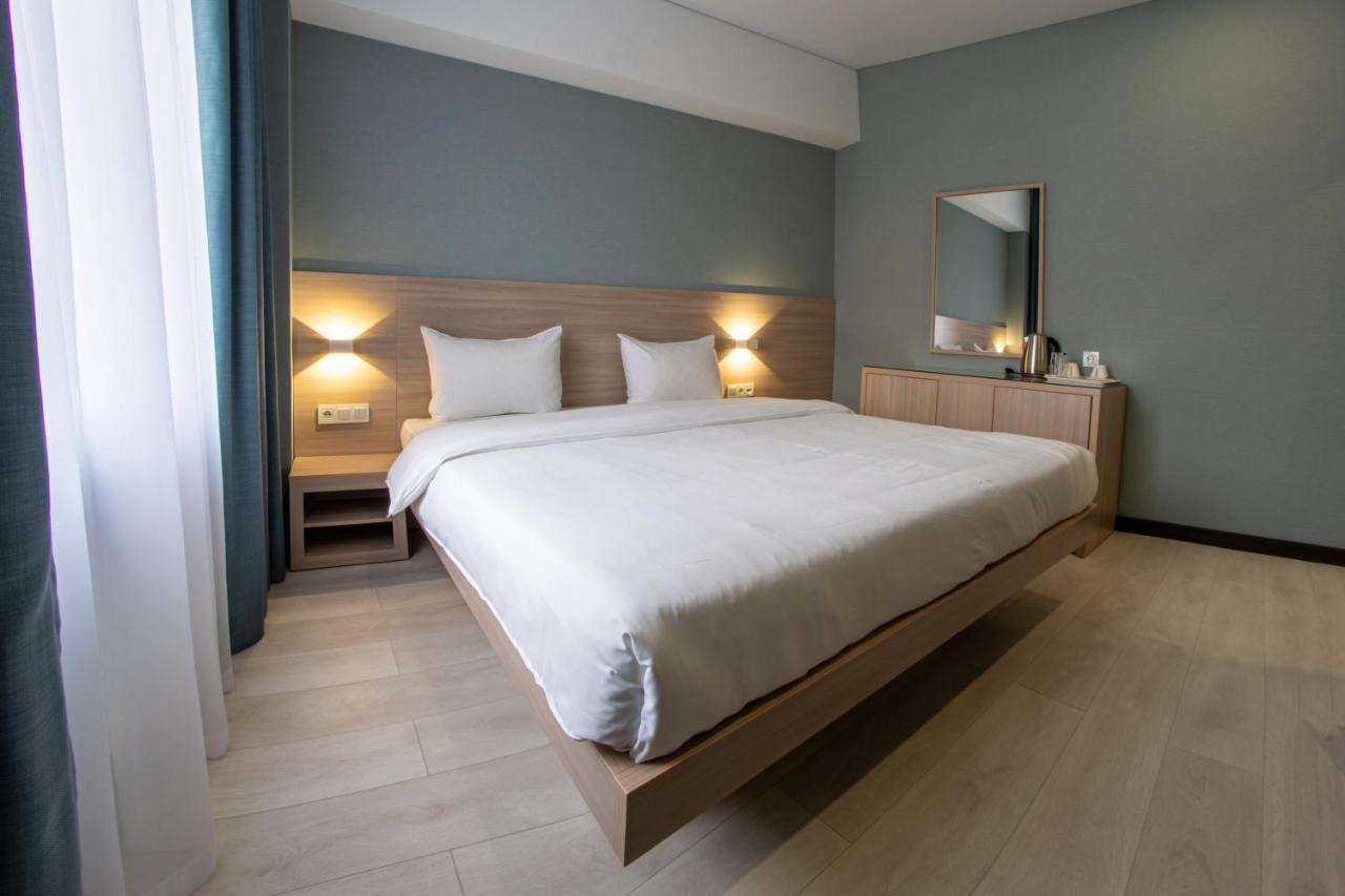 Resident Hotel Kazybek Bi アルマトイ エクステリア 写真