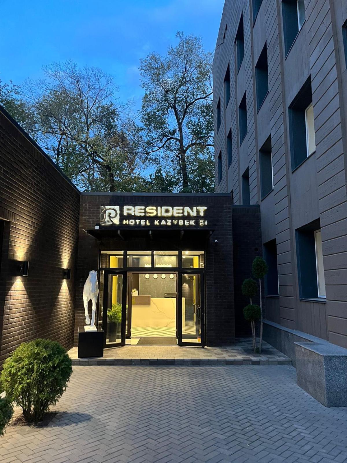 Resident Hotel Kazybek Bi アルマトイ エクステリア 写真