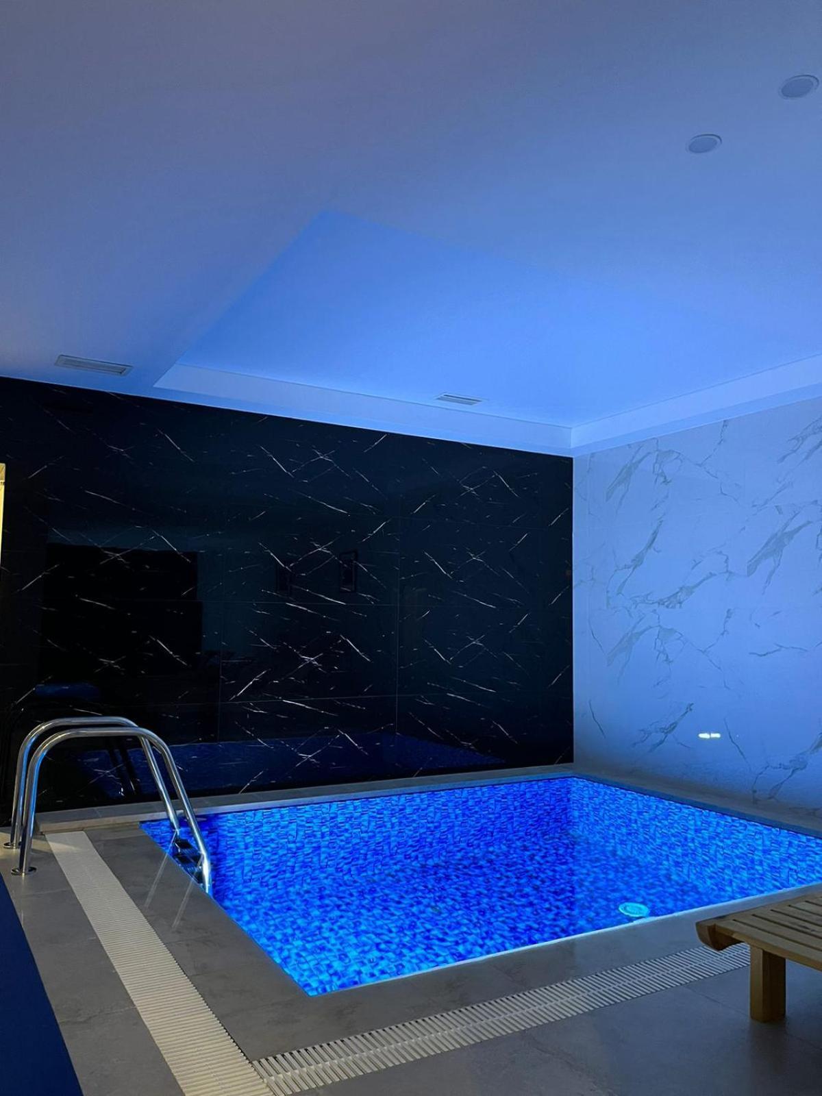Resident Hotel Kazybek Bi アルマトイ エクステリア 写真