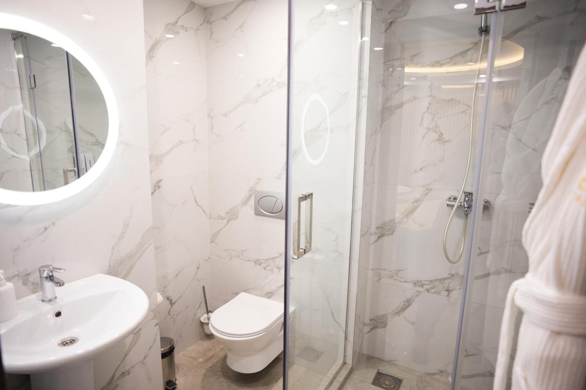 Resident Hotel Kazybek Bi アルマトイ エクステリア 写真