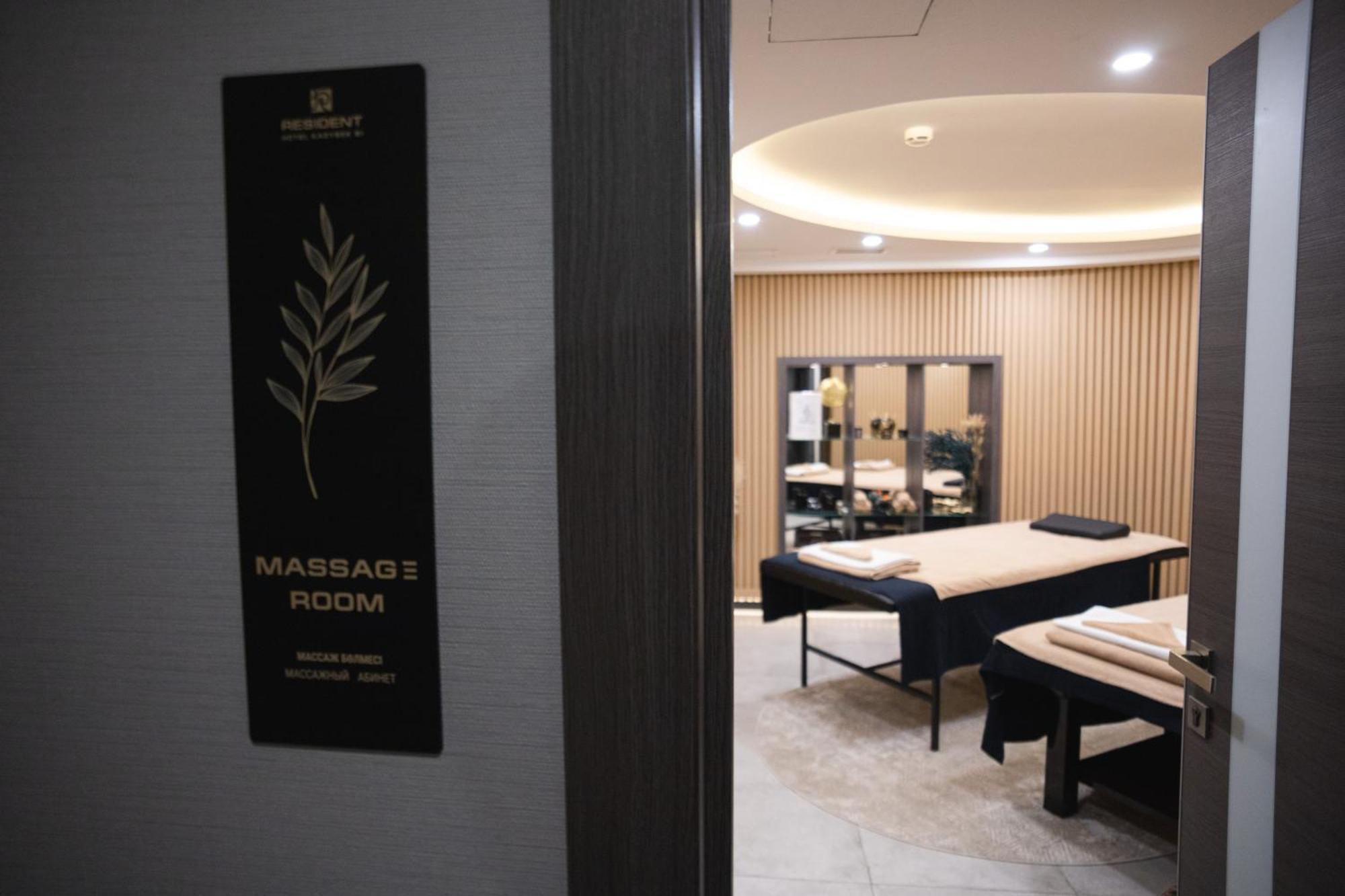 Resident Hotel Kazybek Bi アルマトイ エクステリア 写真