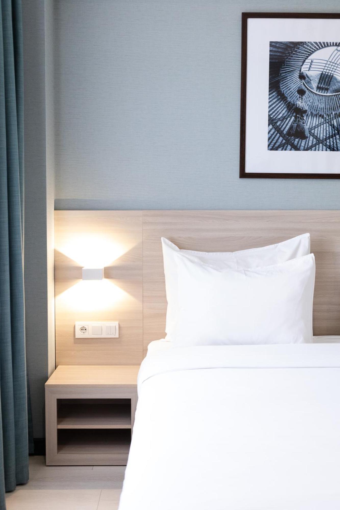 Resident Hotel Kazybek Bi アルマトイ エクステリア 写真