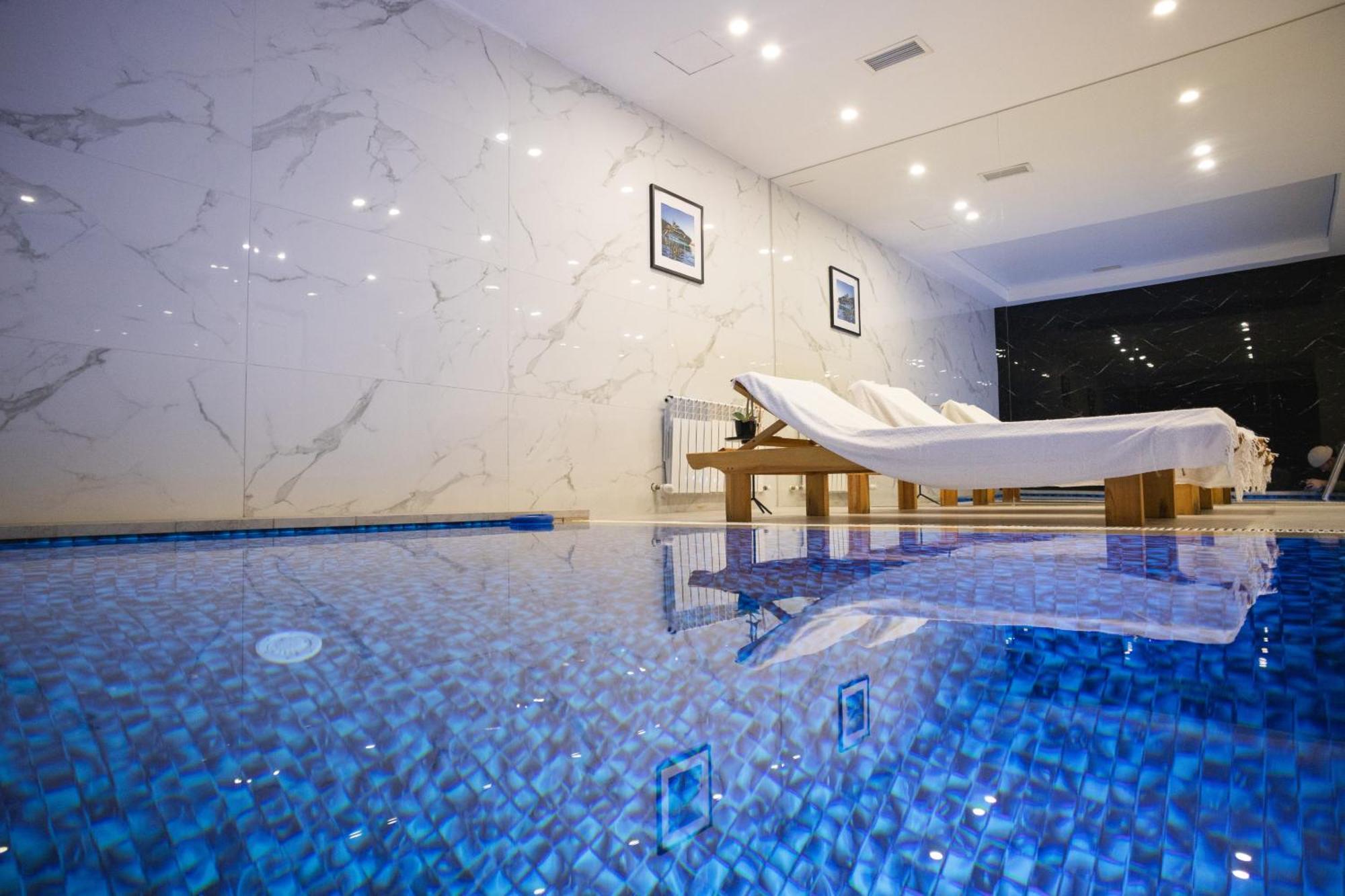 Resident Hotel Kazybek Bi アルマトイ エクステリア 写真