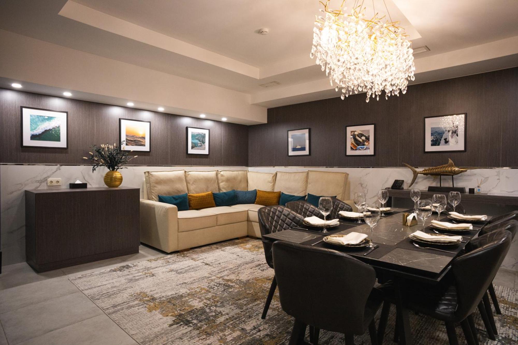 Resident Hotel Kazybek Bi アルマトイ エクステリア 写真