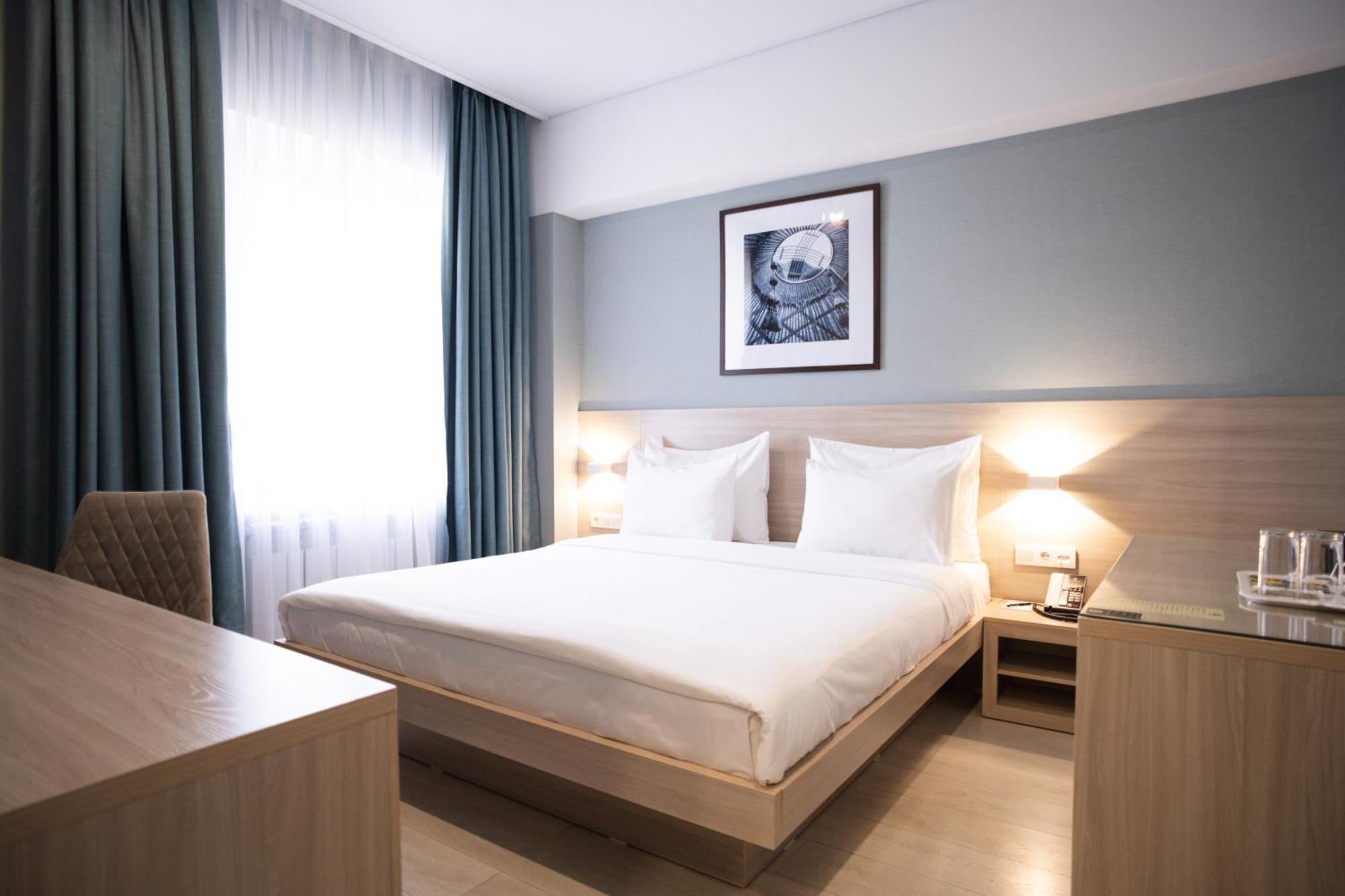 Resident Hotel Kazybek Bi アルマトイ エクステリア 写真